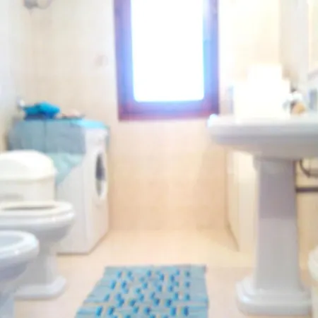 House With 2 Bedrooms In With Furnished Balcony 2 Km From The Beach * 布杰鲁