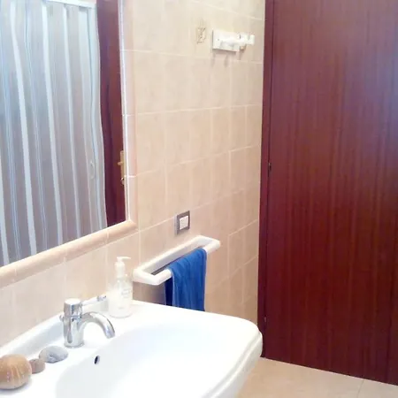 House With 2 Bedrooms In With Furnished Balcony 2 Km From The Beach *